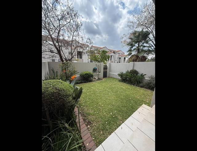 2 BEDROOM APARTMENT FOR SALE IN BRYANSTON